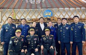 Алдар гавьяатай сайхан буурлууд минь урт насалж удаан жаргаарай