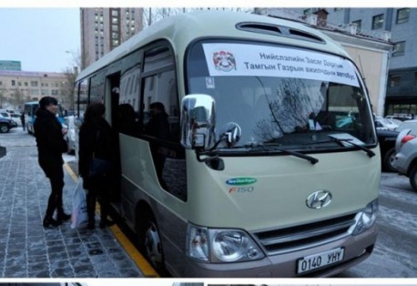 Нийслэлийн албан хаагчид нэгдсэн автобусаар зорчино