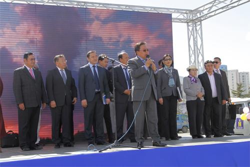 Манай хүүхдүүд долоо хоногт сургуулиасаа заавал шинэ ном авч уншдаг. Энэ үйл явц айл бүхэнд, анги бүхэнд явагдаж байх ёстой.