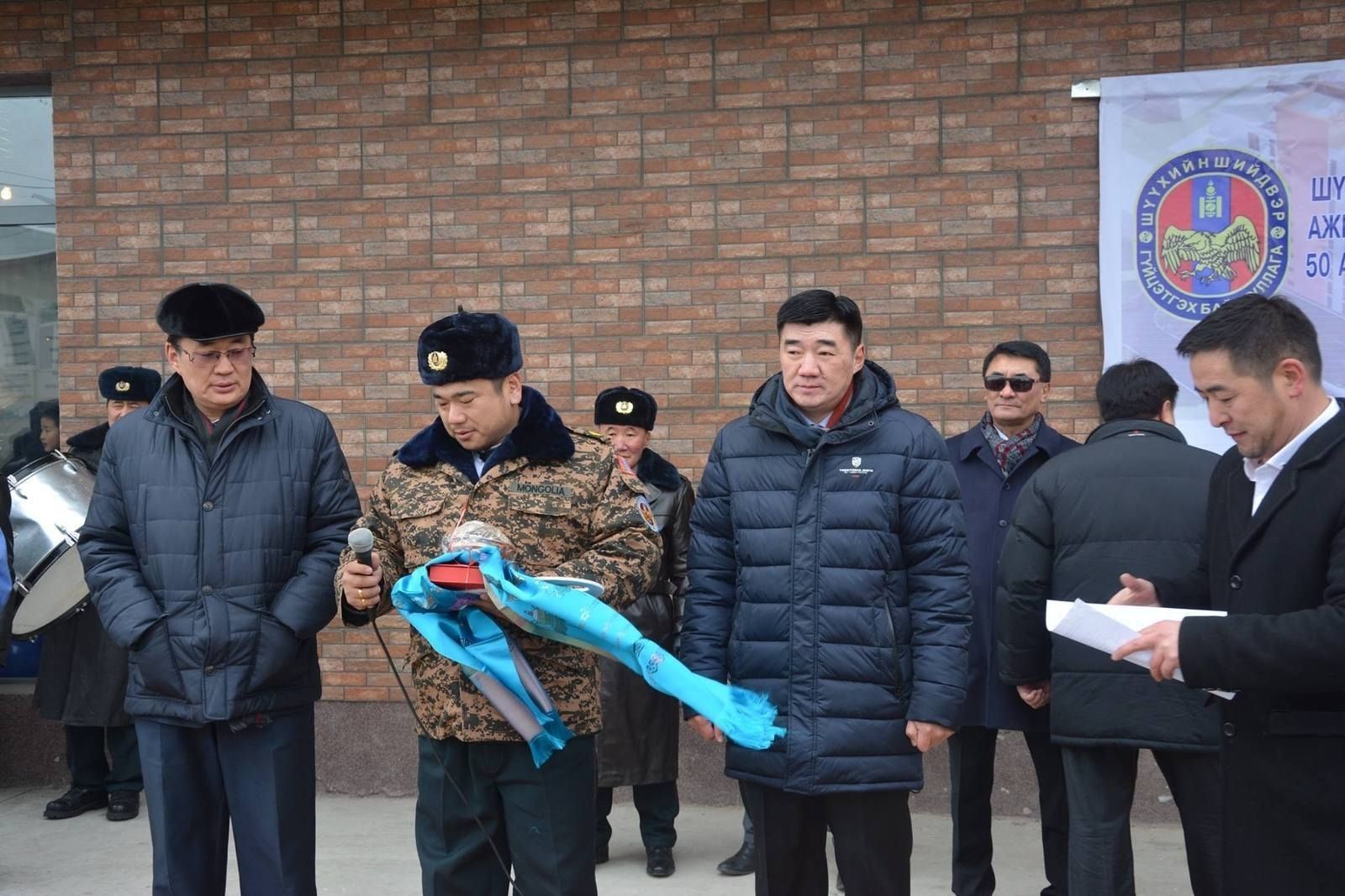 Паралимпийн хүрэл медальт Э.Содномпилжээд 3 өрөө байрны түлхүүр гардуулан өглөө