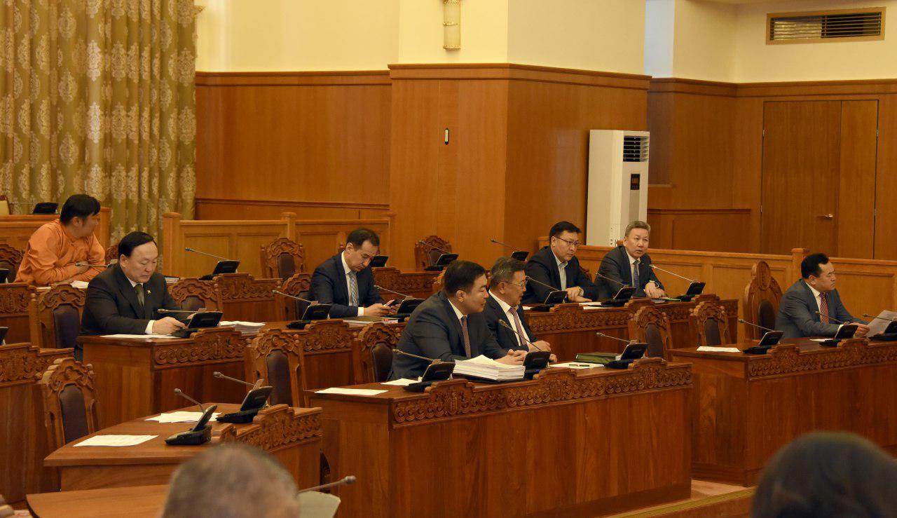 УИХ арван гурван асуудал хэлэлцэж, найман төсөл батлав