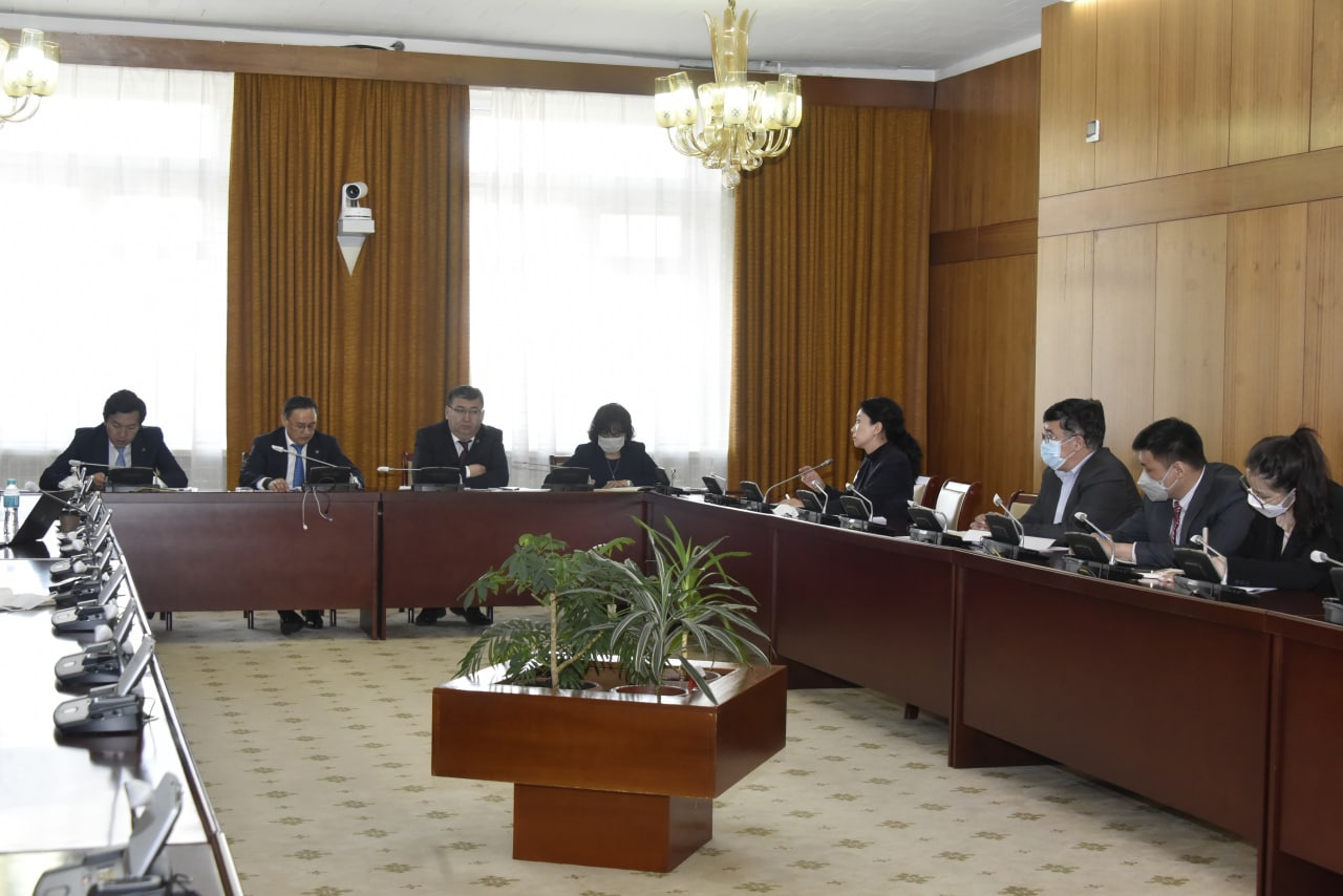 Цусны донорын тухай болон Эртхэн, эд, эс шилжүүлэн суулгах эмчилгээний тухай хуулийн төслийн талаарх хэлэлцүүлэг боллоо