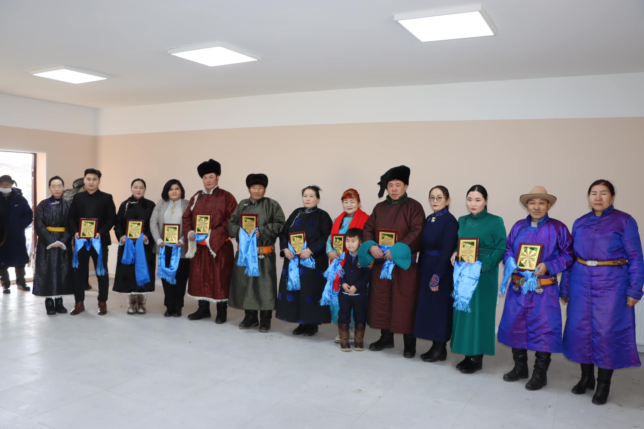 Баян-Овоо суманд нэг м.кв нь 1,2 сая төгрөгийн үнэтэй 12 айлын жишиг сууц ашиглалтад орлоо