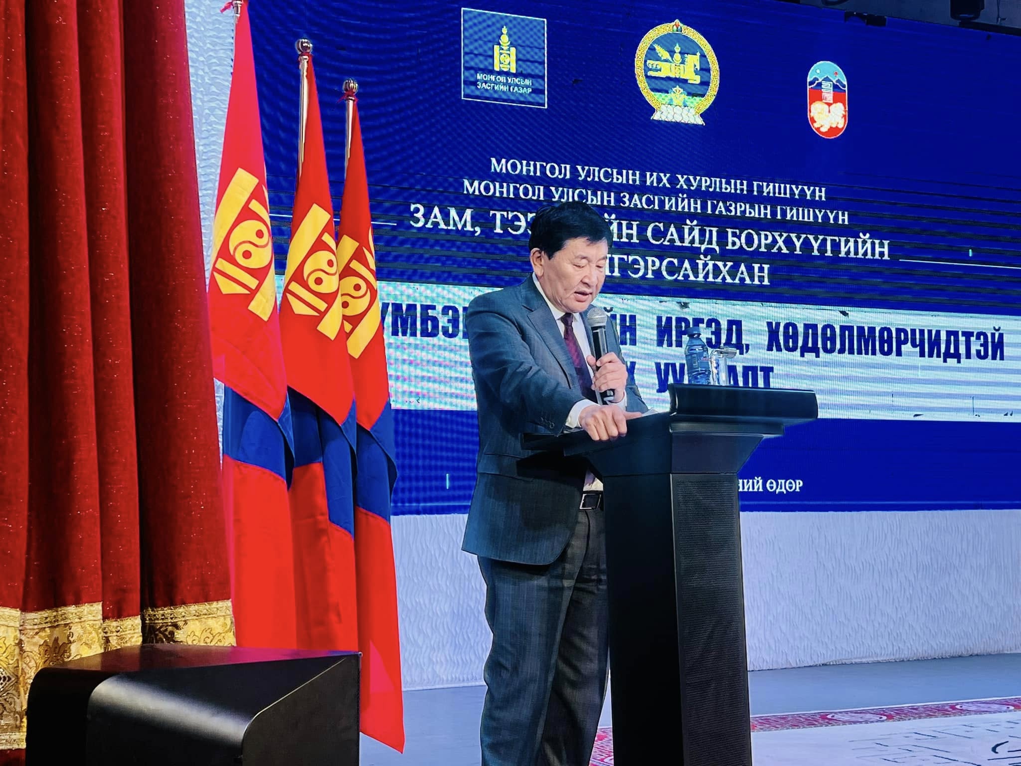УИХ-ын гишүүн Б.Дэлгэрсайхан Говьсүмбэр аймгийн Иргэдтэй уулзлаа