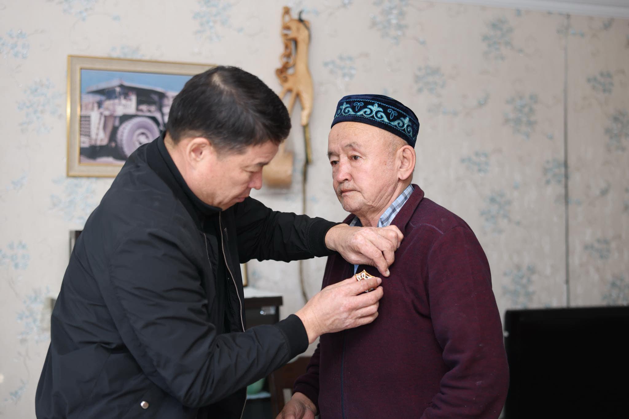 Төрийн дээд одон медаль гардууллаа