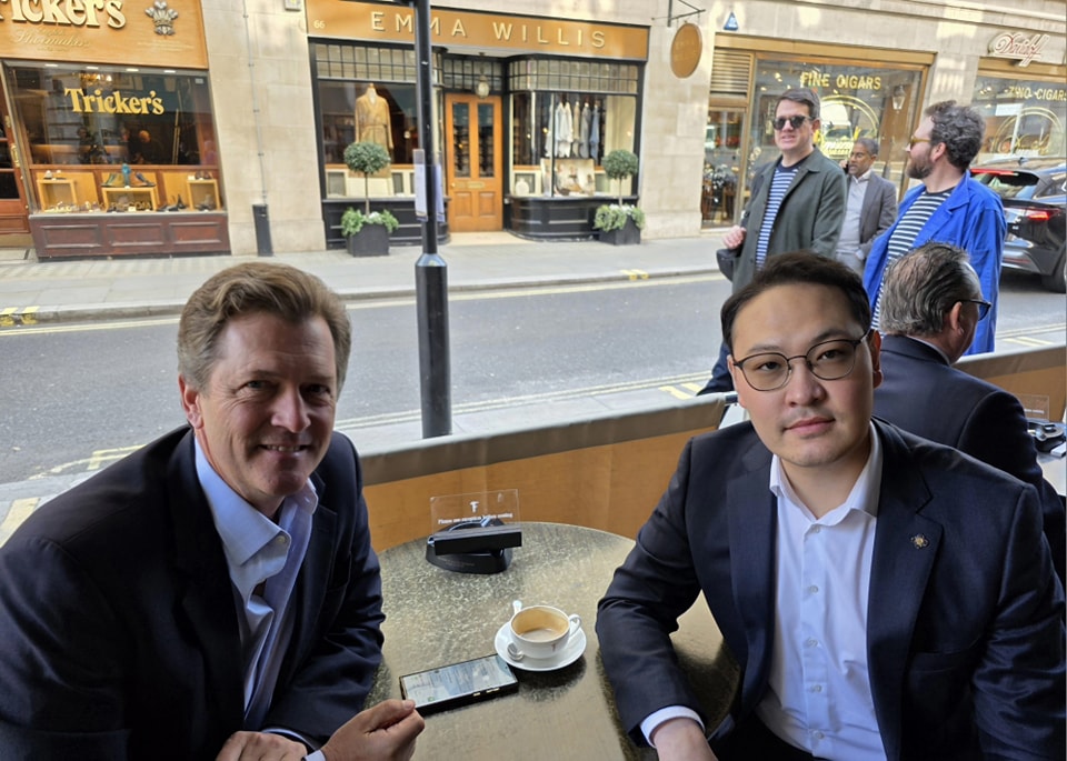 Английн SW4 Partners хөрөнгө оруулалтын банкны захирал Rupert Fane-тэй уулзлаа