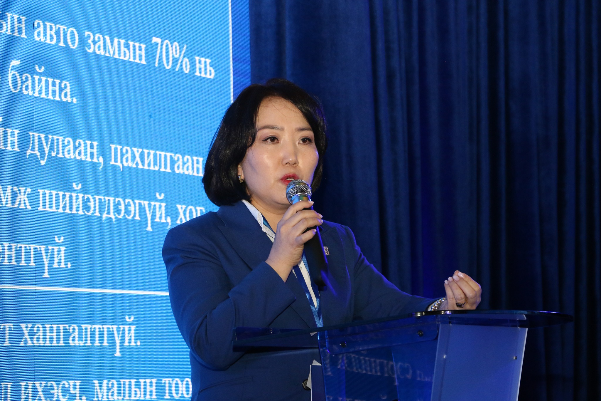 УИХ-ЫН ГИШҮҮН Д.ҮҮРИЙНТУЯА ХОЙД БҮСИЙН ЗӨВЛӨЛ-АНХДУГААР ХУРАЛДААНД ОРОЛЦОЖ БАЙНА